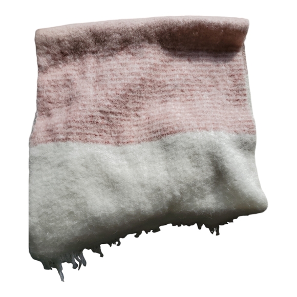 542- LC Lauren Conrad Long fringed scarf soft warm worn oblong 80x18 pink cream - Picture 2 of 6